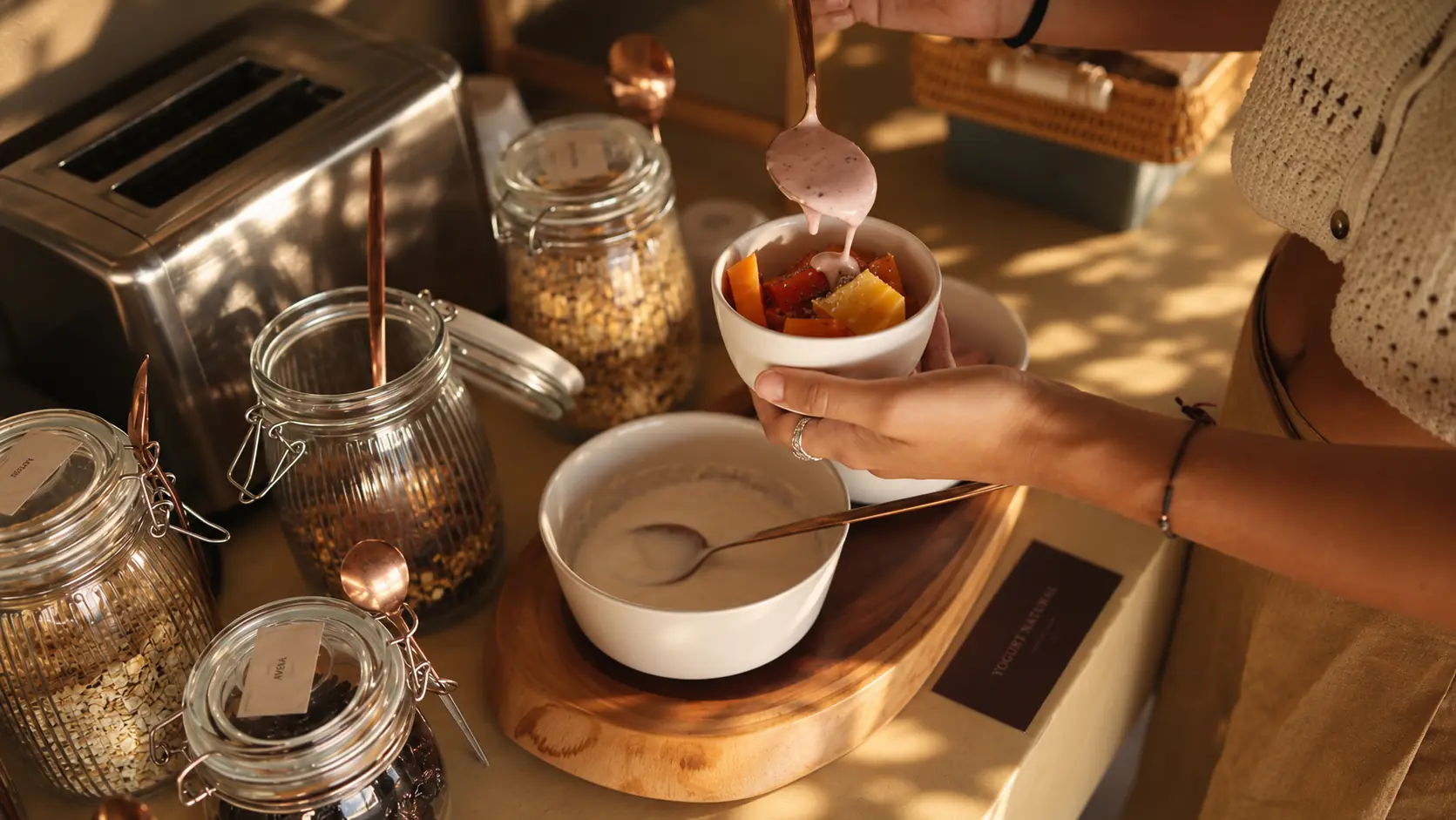 Bowls, granola y fruta preparados al momento