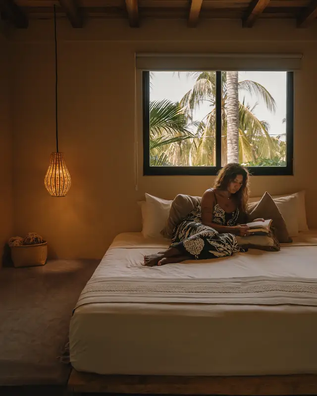 Habitación de raíz con vista a las palmeras
