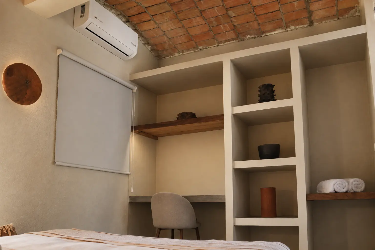 Escritorio y librero del Estudio Deluxe
