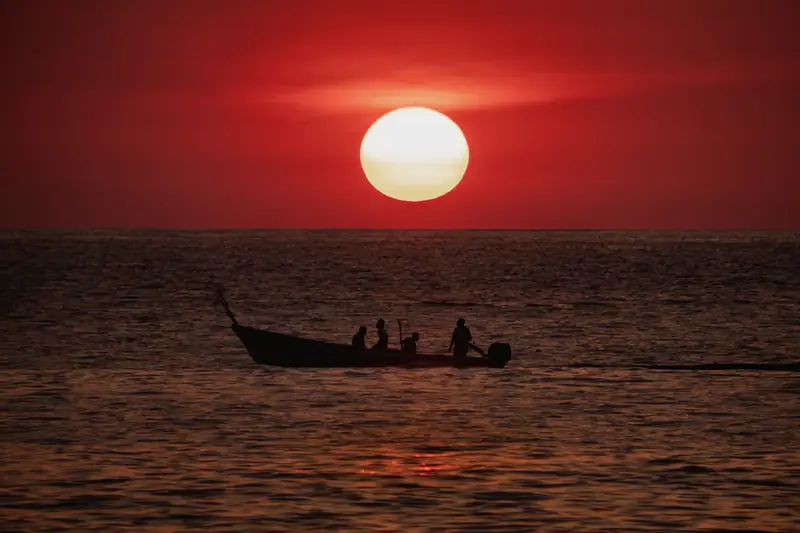 Lancha al atardecer en el Pacífico oaxaqueño